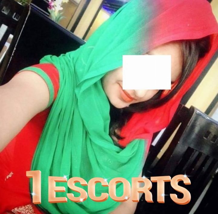Foot licking experienced Lucknow Escort HouseWife Pari