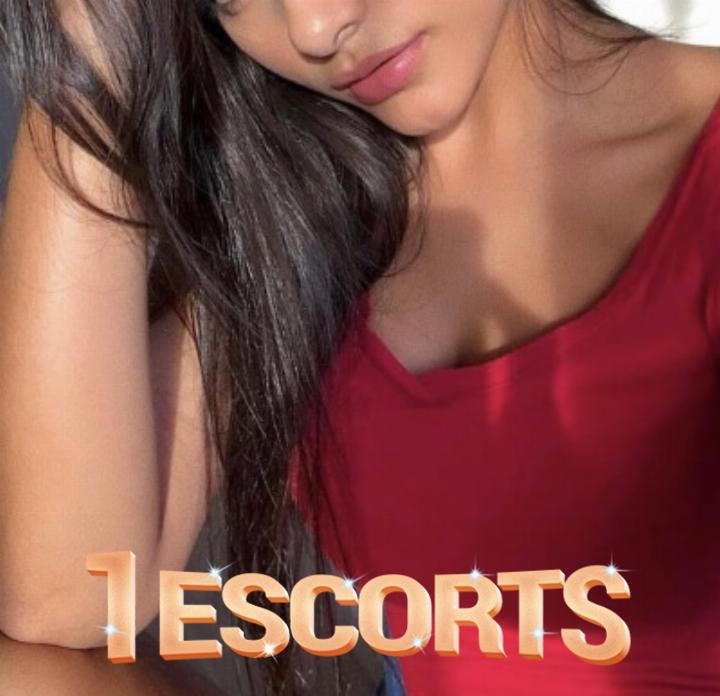 Evelyn independent Cardiff Escorts
