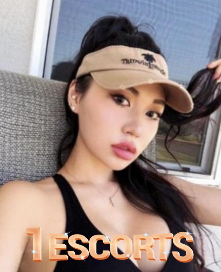 Lucy: Asian Escort Girl