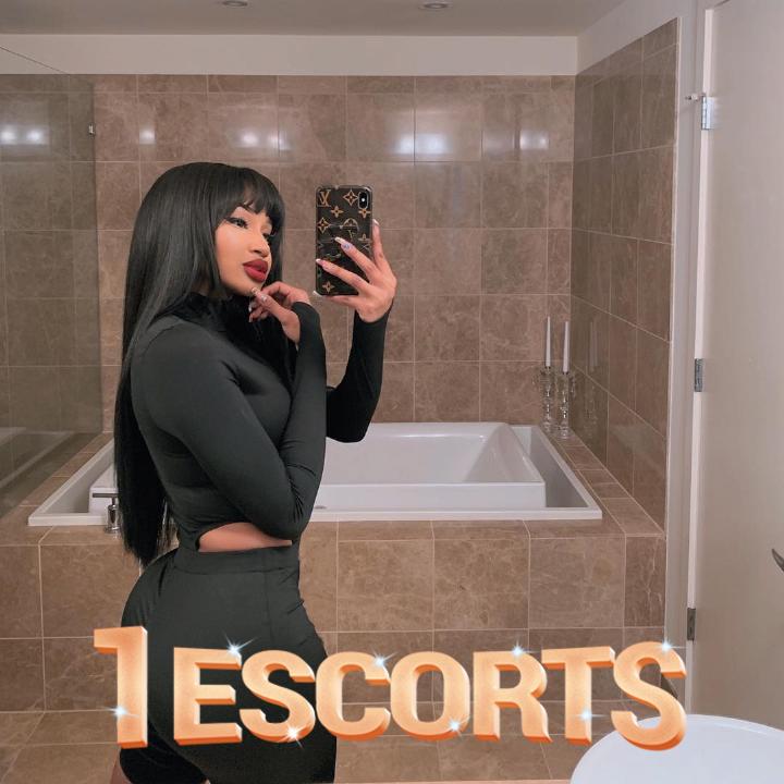 NEW DUBAI ESCORT GIRL IN TOWN. ANAL SEX AND COUPLE SERVICE