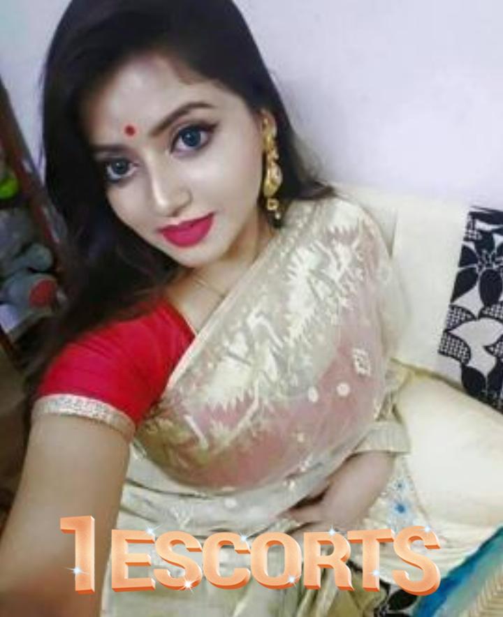 NUDE CAM SEX,PHONE SEX WITH HOT INDIAN HOUSEWIFE KAVYA 1escorts pic