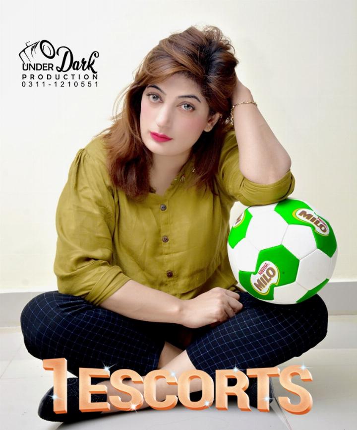 pakistani models zoya available