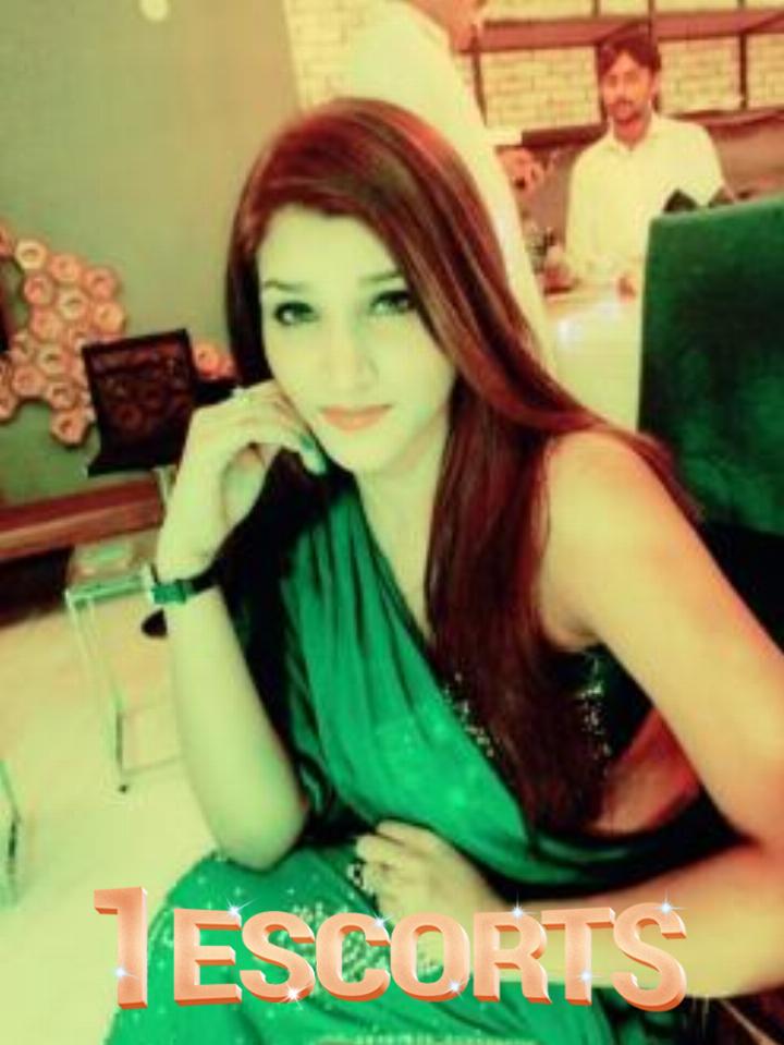 Small Sexy Girls Available Now for Sex in Lahore 