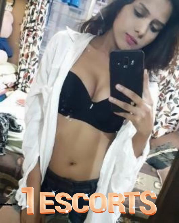 Stunning Hot Babes Available for Sex at Vicky Escorts Islamabad 0332-3777077
