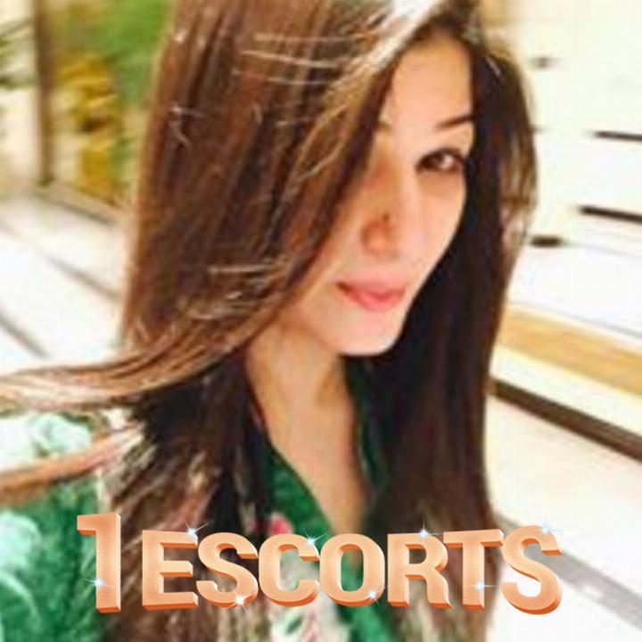Young University Escorts Girls Available in Karachi Call Now 03342203506 Arman