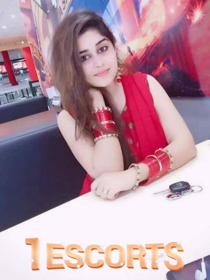 Decent Look Girls Available Now at Islamabad 03353777077