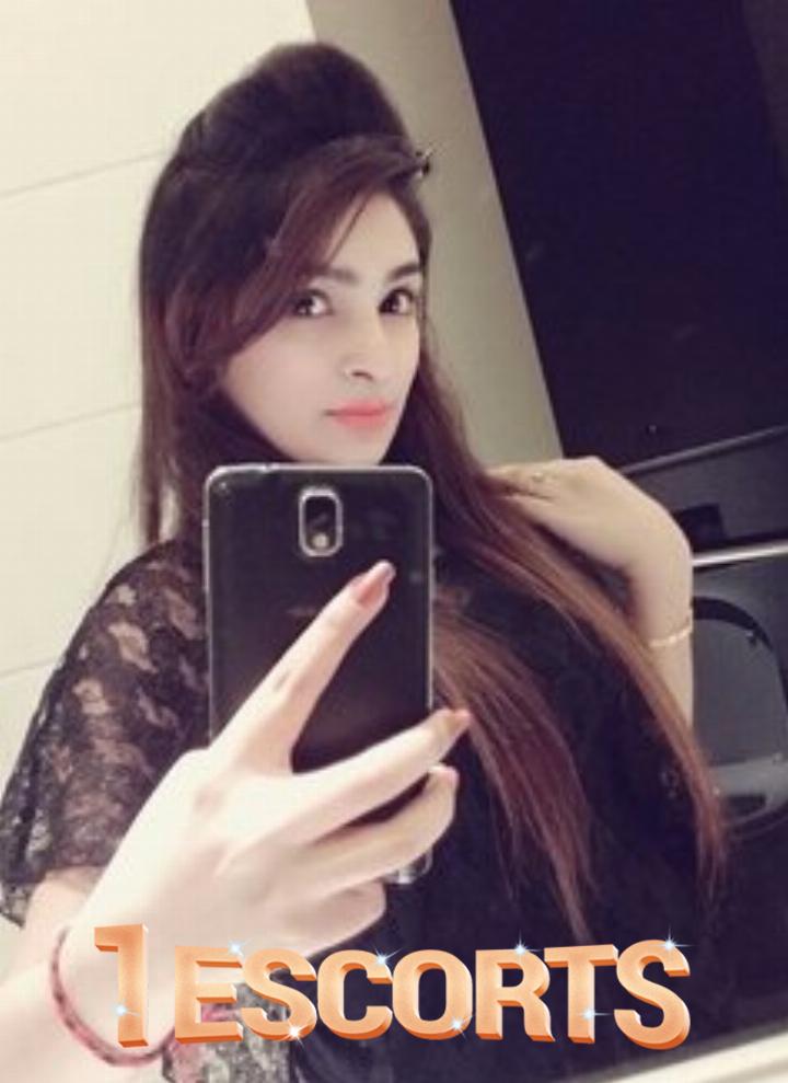 Escorts in Gulberg Town Karachi 923040033337 leena -2