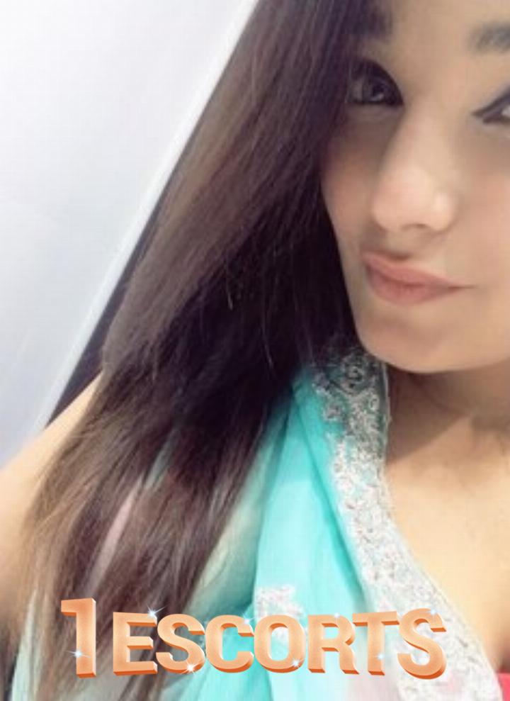 Variety of love making Indians Escorts in Business Bay +971583001952