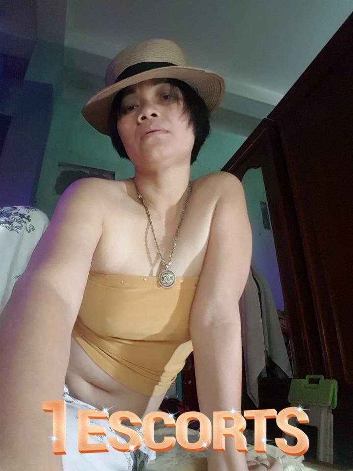 Sexy cougar in Hanoi for you -2