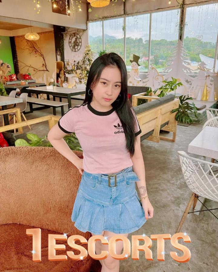 Natasya Semarang escort -2