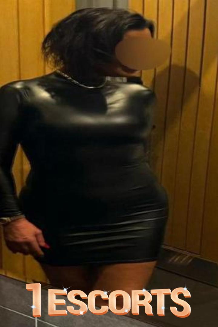 Cleo Sparkles -2