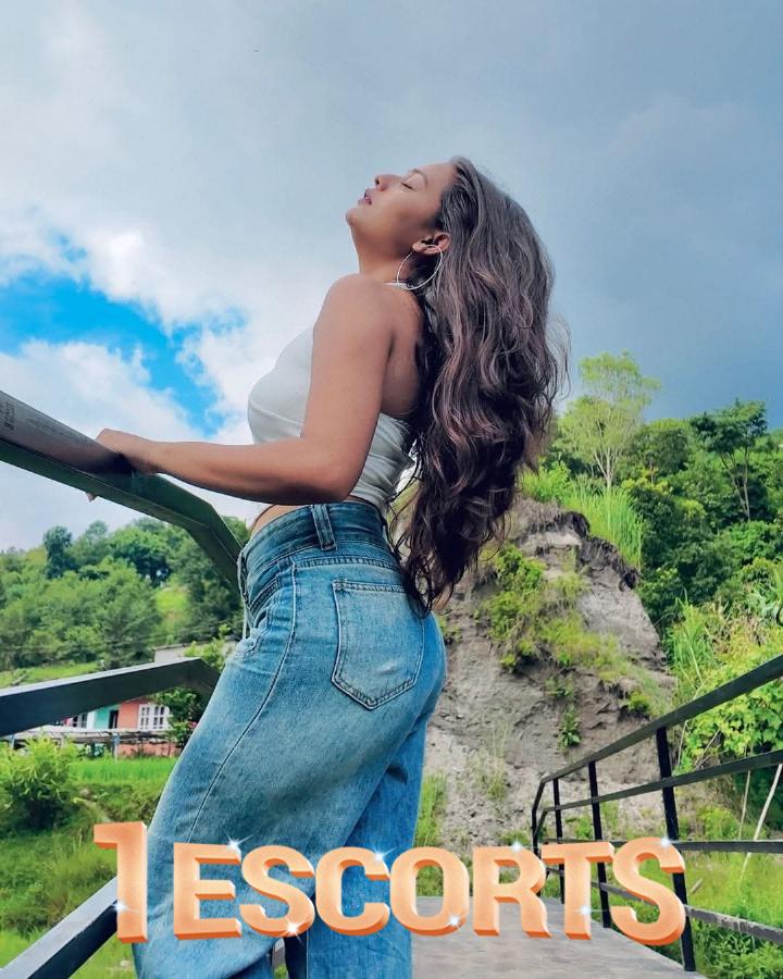Independent girl available for cam show and real meet