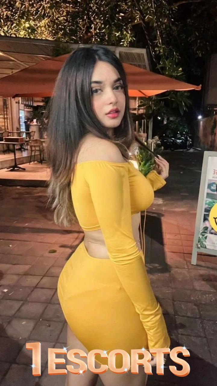 Escorts in defence raya golf lahore