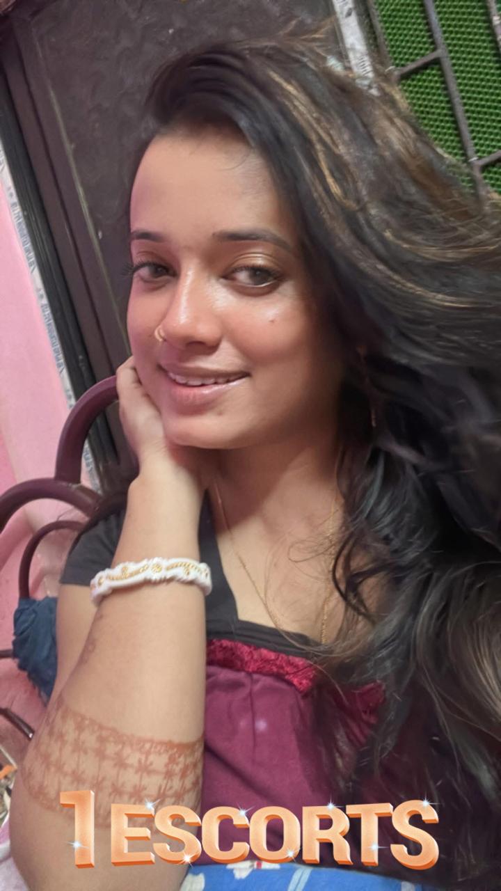 Pooja Tripathi -4