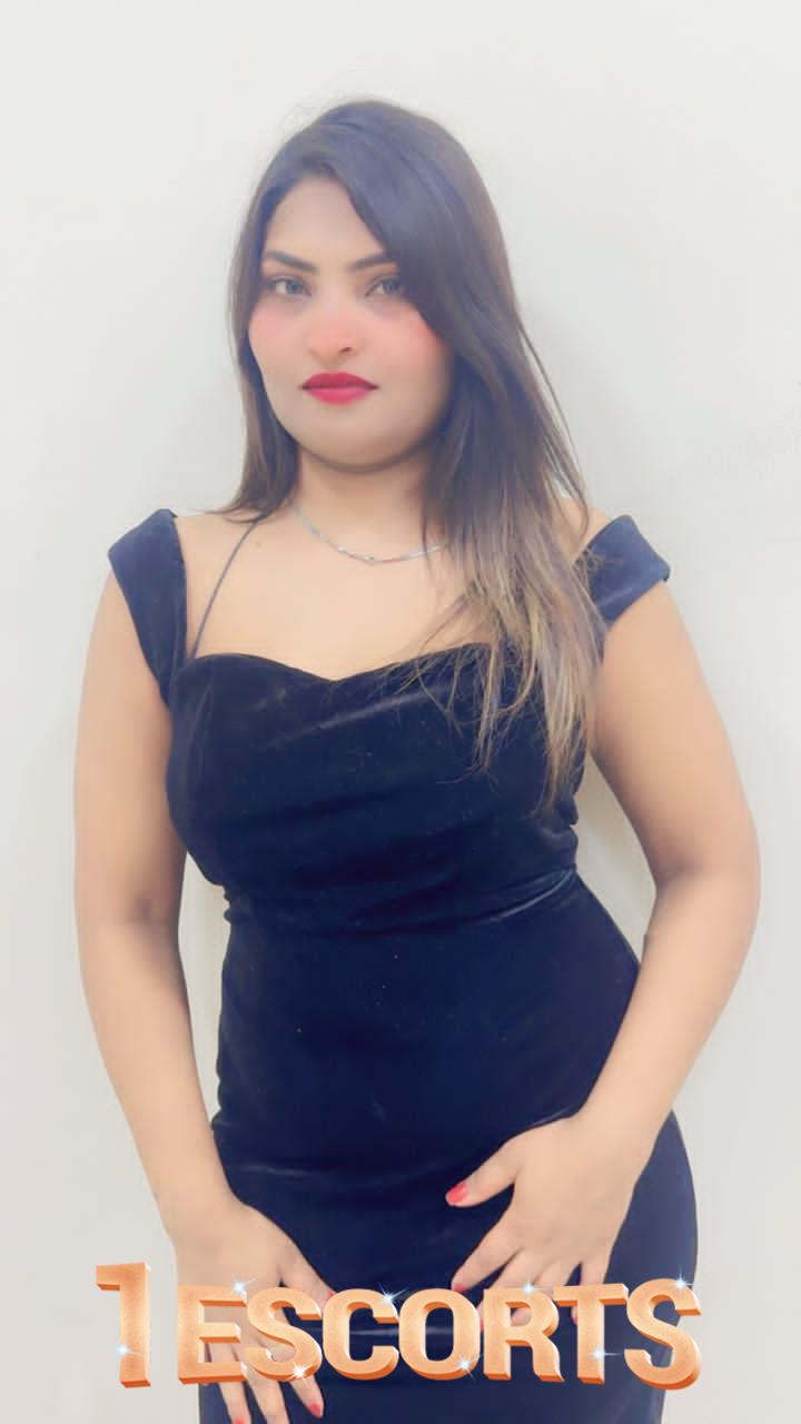 Anurga Busty Indian Escort In Muscat Oman