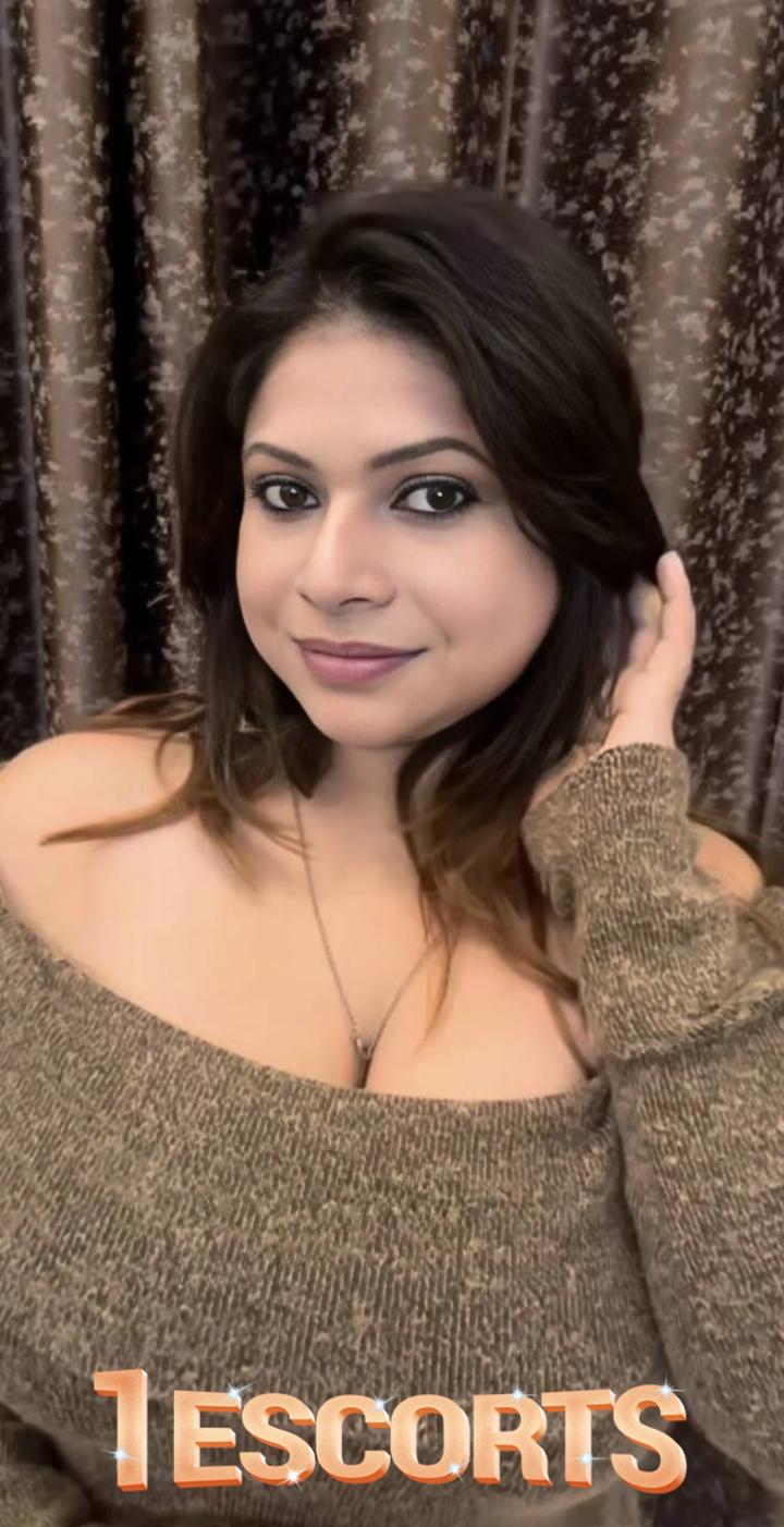 Himanshi Khanna -2