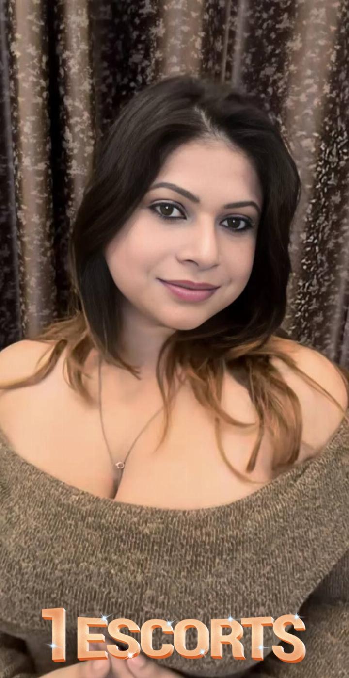 Himanshi Khanna -3