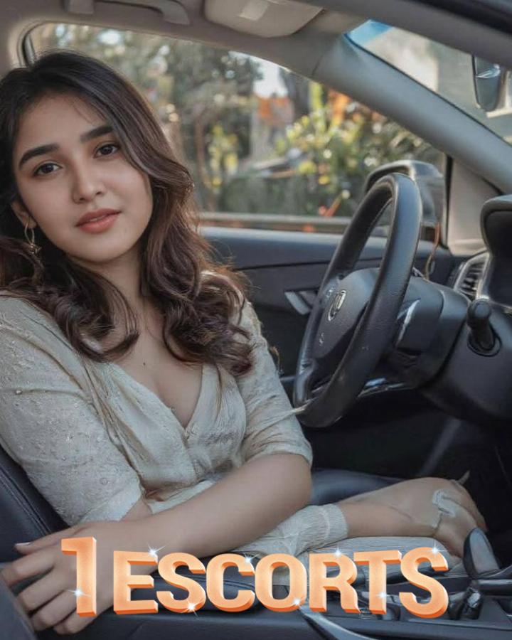 Escorts in hotel one