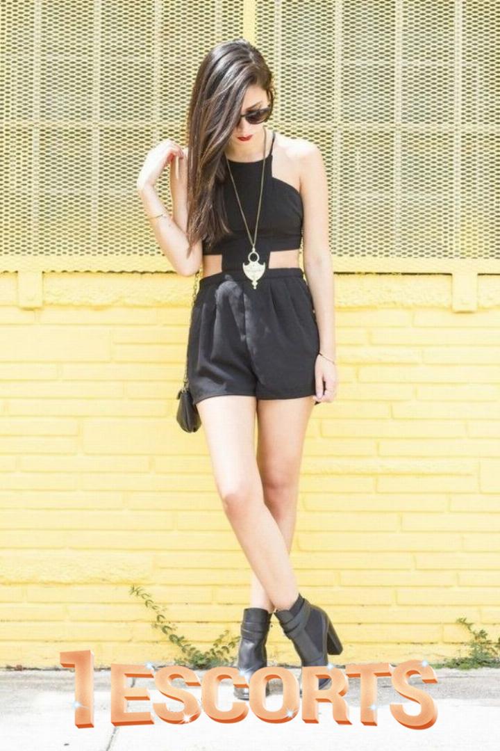 Young Luxury Girl in Rawalpindi