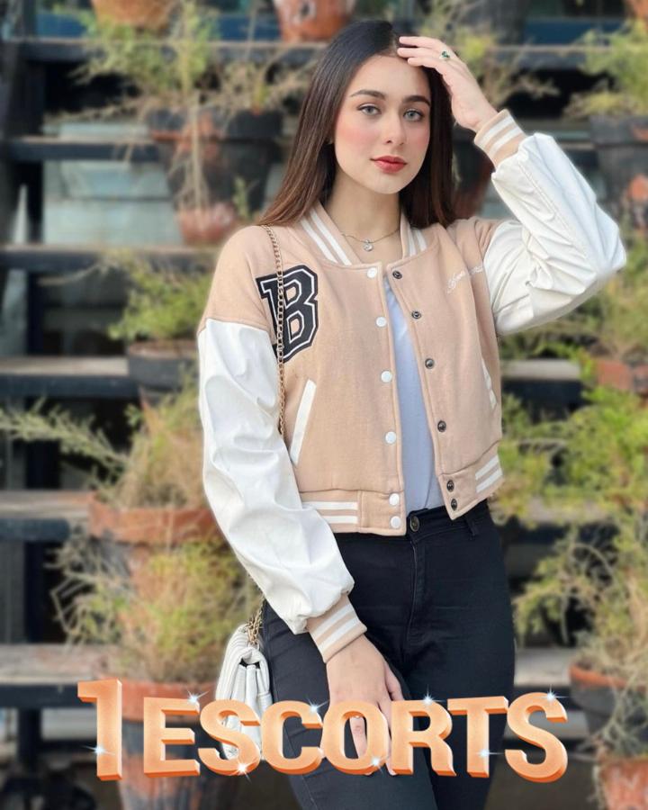 zarnish khan escorts -2