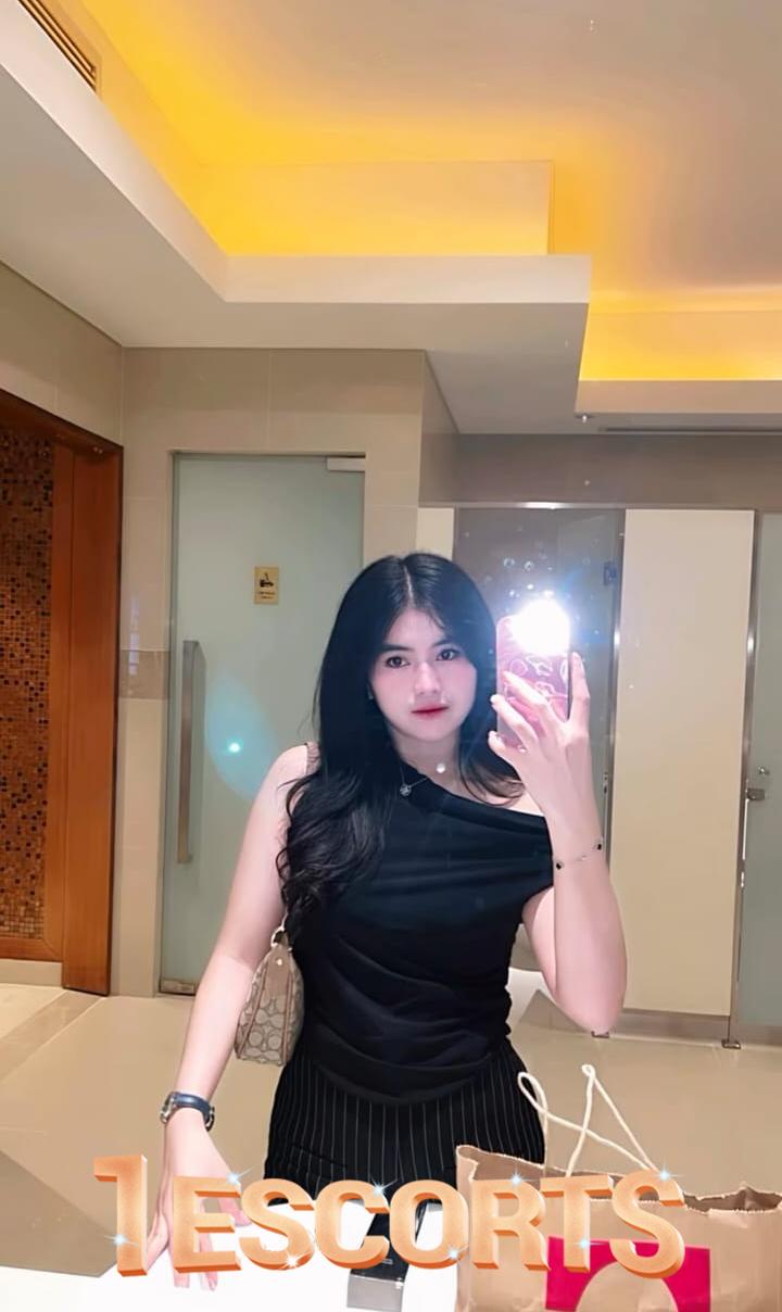 Angel escort provides full service sexual services, call hotel, Surabaya