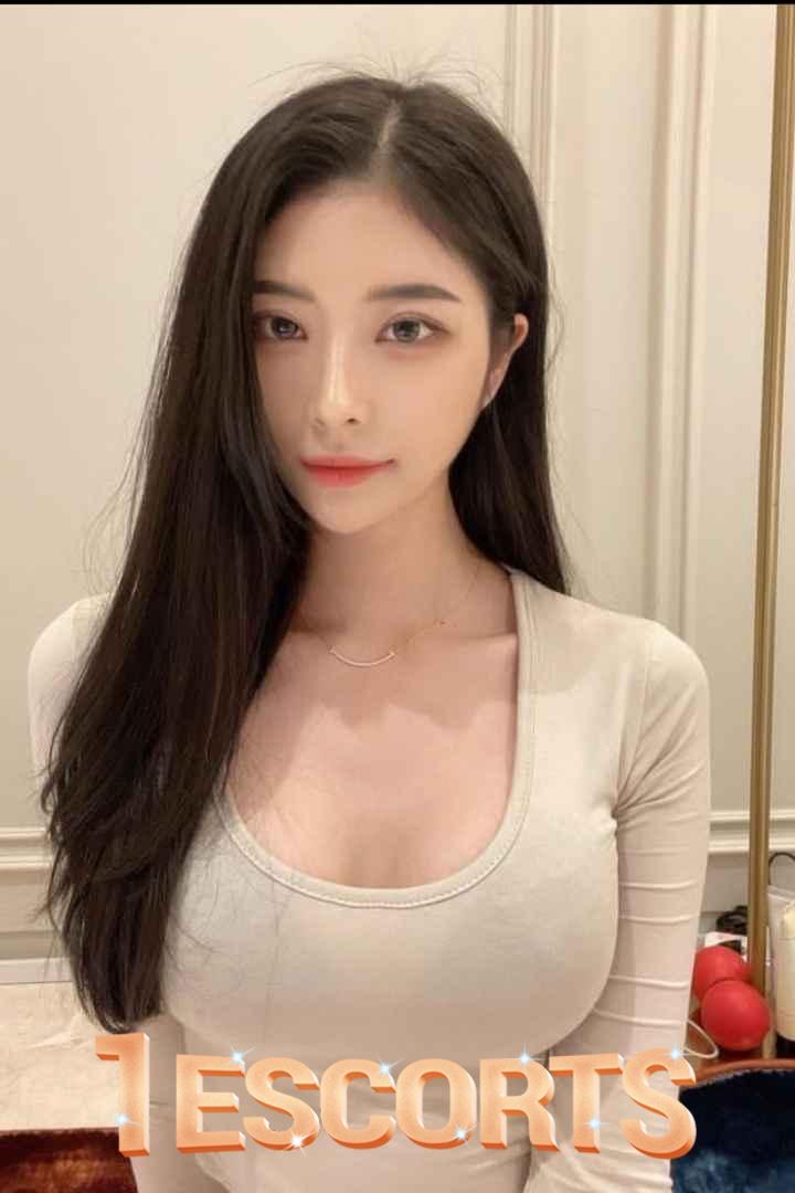 Meet Zhang Li – Your Sensual Malaysian Chinese Companion -2