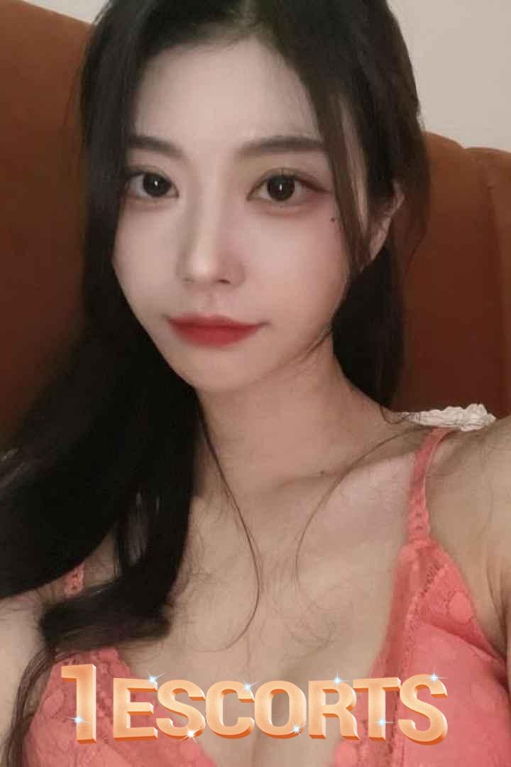 Meet Zhang Li – Your Sensual Malaysian Chinese Companion -3