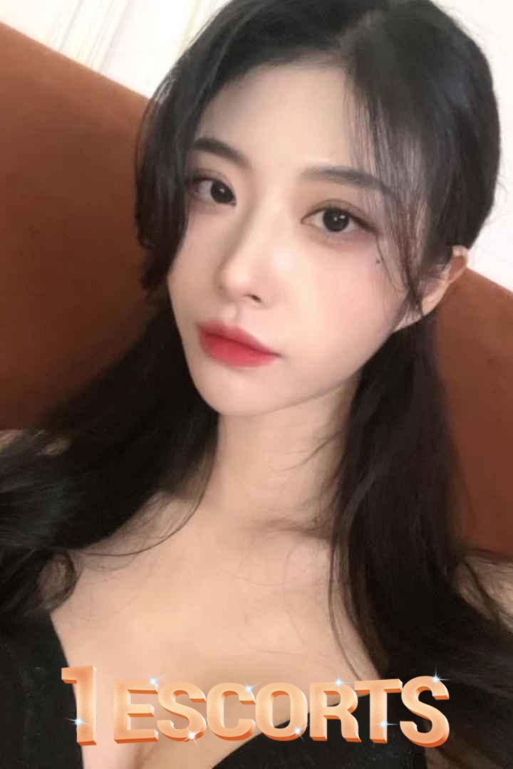 Meet Zhang Li – Your Sensual Malaysian Chinese Companion -4