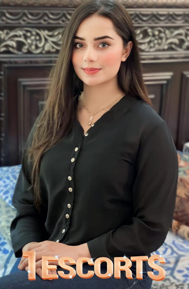 faiza khan escorts islamabad -3