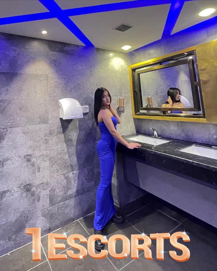 Independent girl for cam show and real meet