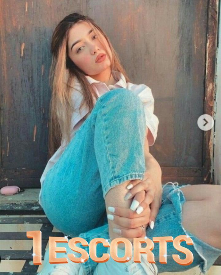 Young Models & VIP Escorts in Karachi -2
