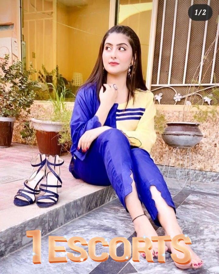 Young Models & VIP Escorts in Karachi -3