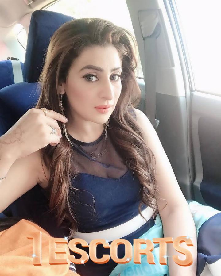 Young Models & VIP Escorts in Karachi -4