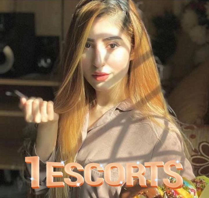 laiba khan escorts karachi models -4