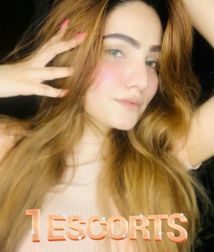 SARA KHAN MODELS LAHORE -2