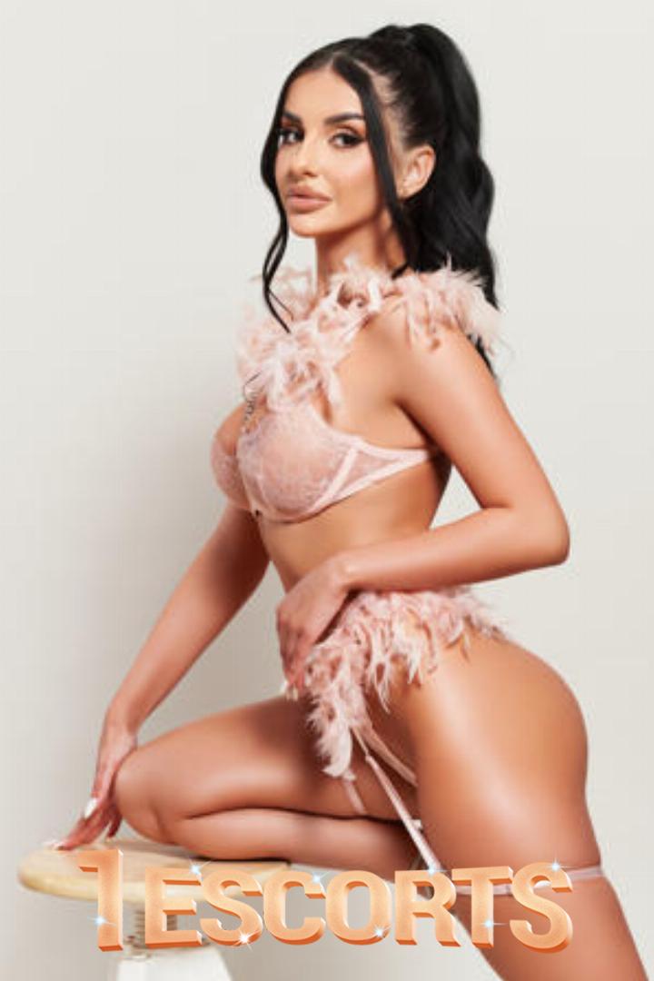 Aurora Escortss near Knightsbridge tube station -3