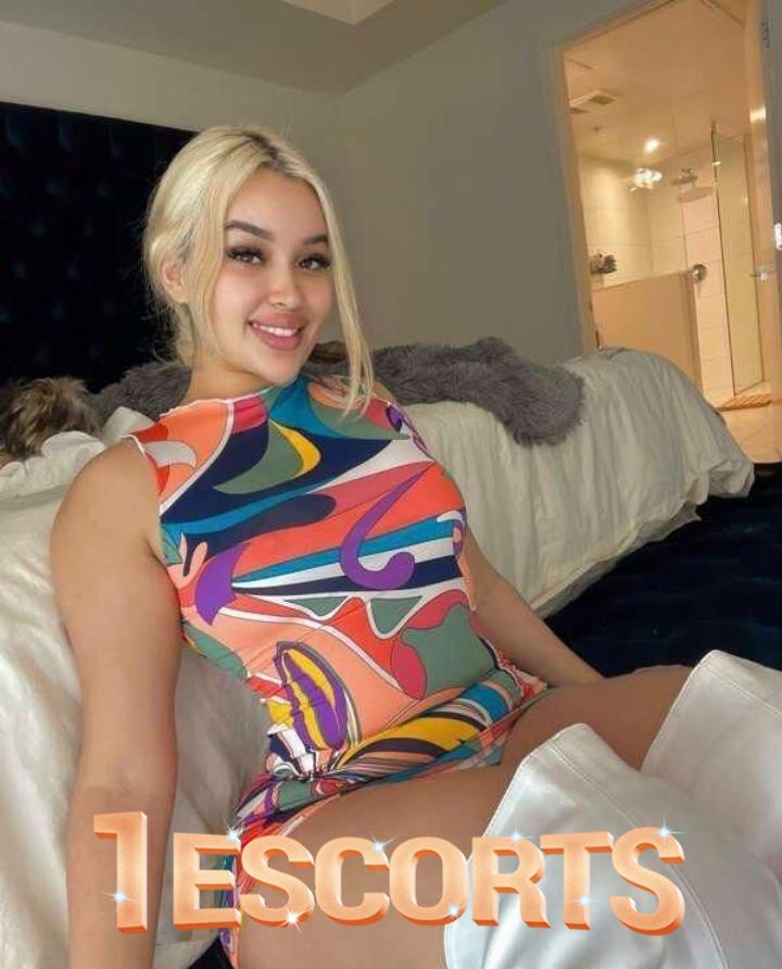 AVAILABLE FOR BOTH INCALL AND OUTCALL SERVICE ALL THREE HOLES ARE UNCOVERED -4