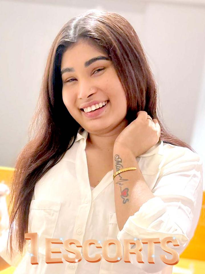 Hi i am JUIE from East India live in Malaysia !!