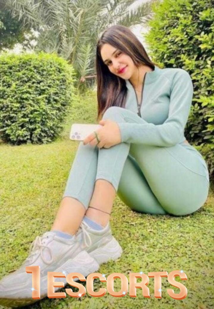 HADIA KHAN ESCORTS IN ISLAMABAD -2