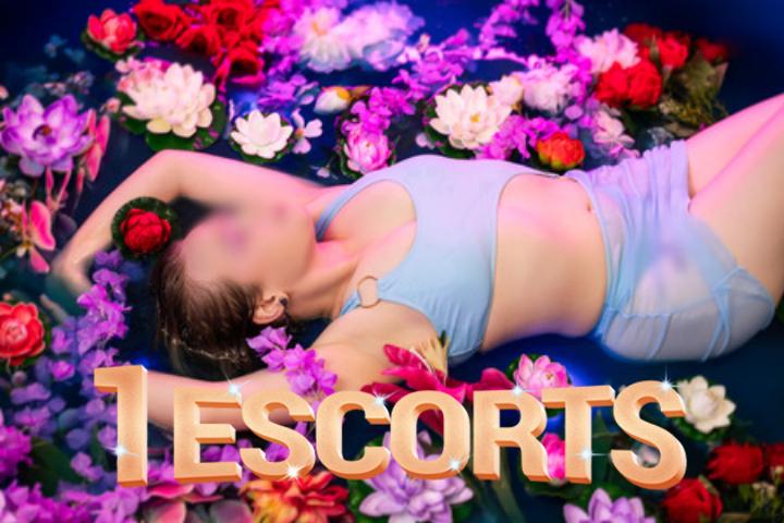 Faye Foxx - Enchanting and Desirable Perth Escort -5