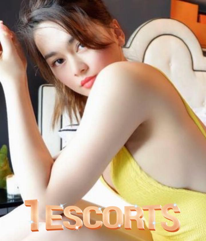 dolly waiting for your calls -4