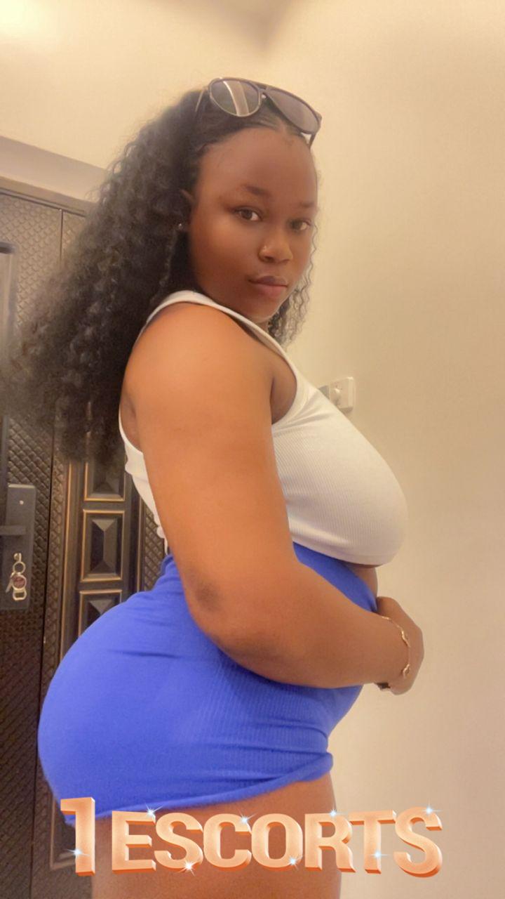 East Legon baddie available for hook up