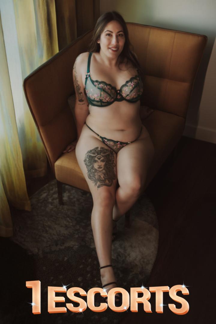 Frankie Sinclair | The Perfect Mix Of Sugar & Spice -3