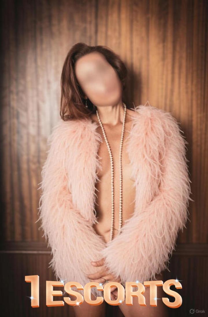 Bonnie B | Suntanned, Soft & Seductively Skilled -6