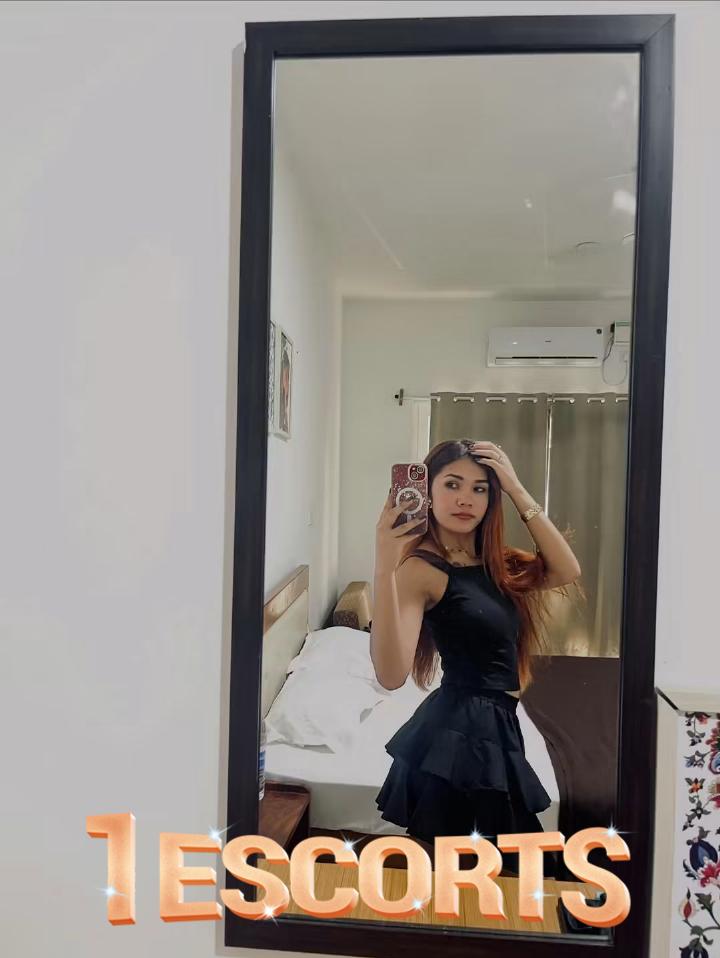 Independent girl for hand cash service