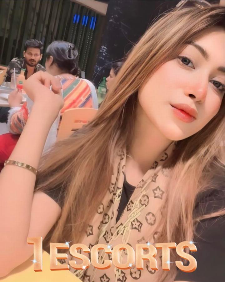 Special Discounts On Booking Escorts in Lahore -4