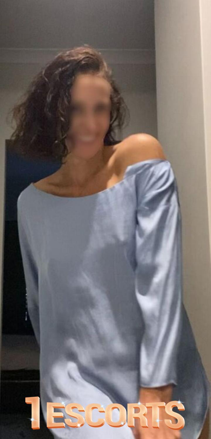 Bonnie B | Suntanned, Soft & Seductively Skilled -3