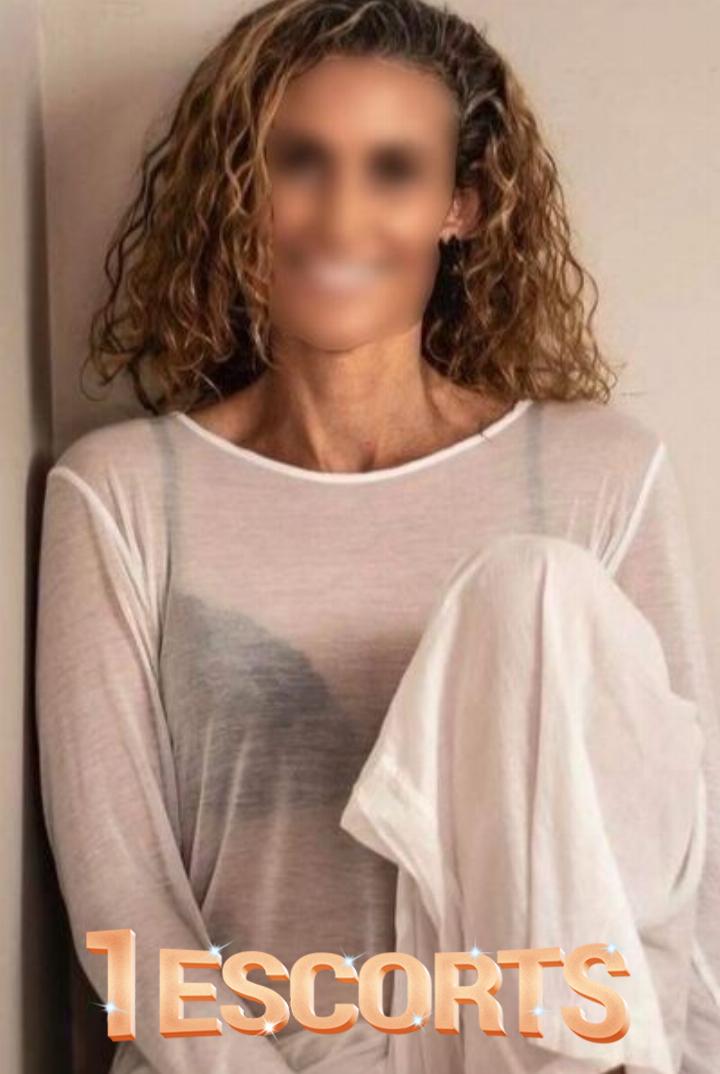 Bonnie B | Suntanned, Soft & Seductively Skilled -6