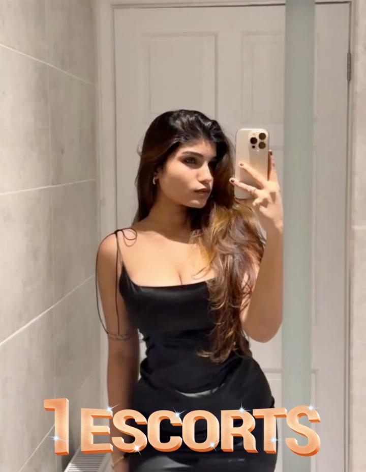 Faiza | Independent Escort Karachi