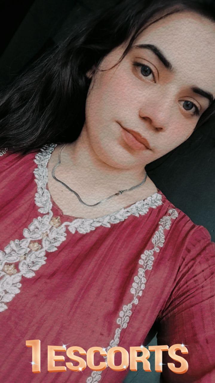 escort service Attock Shot service girls available